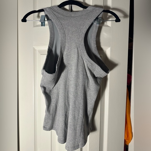 Fabletics Light Gray Muscle Tee - Picture 2 of 3
